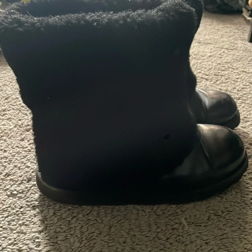 All leather Ugg boots with fur trim top - Picture 1 of 5